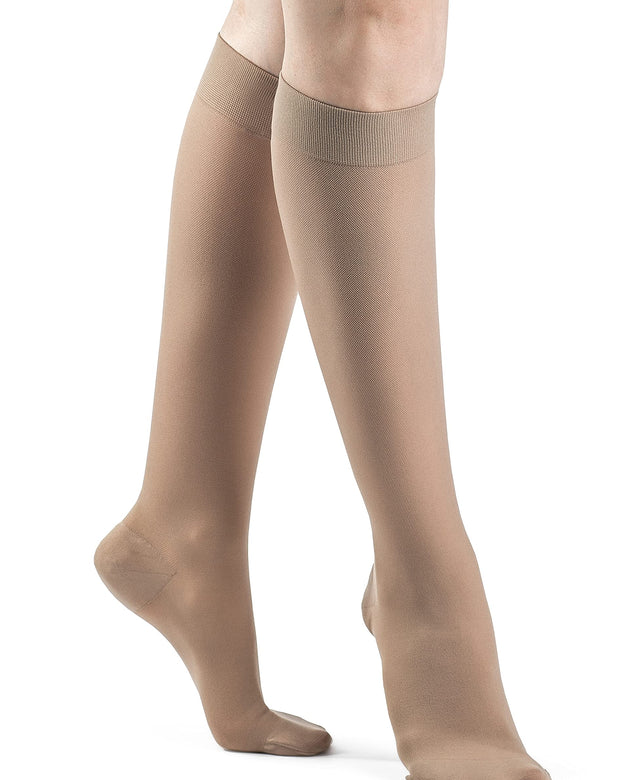 DYNAVEN by Sigvaris Women's Compression Calf-High Socks 20-30mmHg Weight - Closed Toe Design for Everyday Support - Medium Long - Light Beige